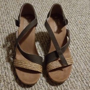 Tom's wedge sandals